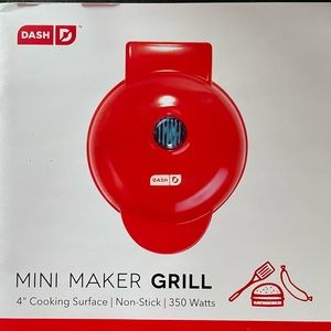 ⭐️ ❤️ NIB Dash 4” electric griddle- Mint color
